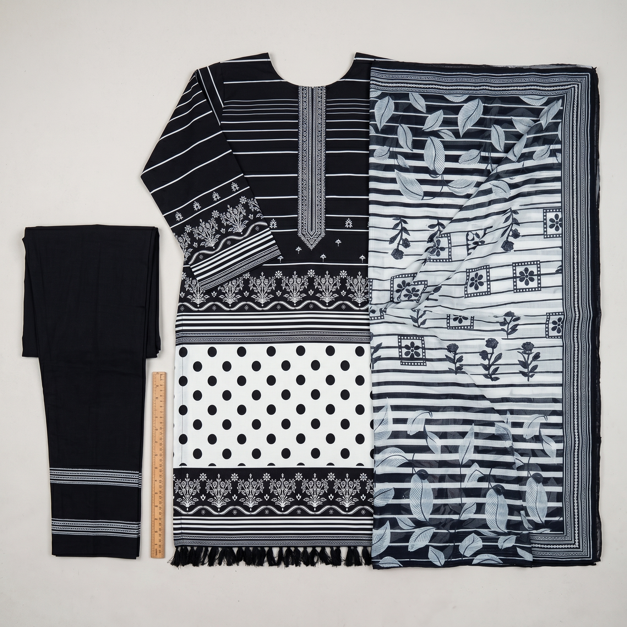 Almeerah Printed Lawn Unstitched 3 Piece Suit – Black White